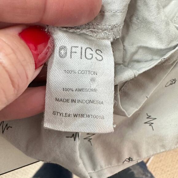 Figs Dream Big Pajama Button Front Top Women Small Front Pocket - Picture 9 of 10